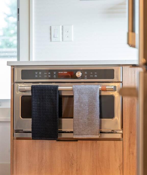 Parkrose Heights Luxury Experience Apartment